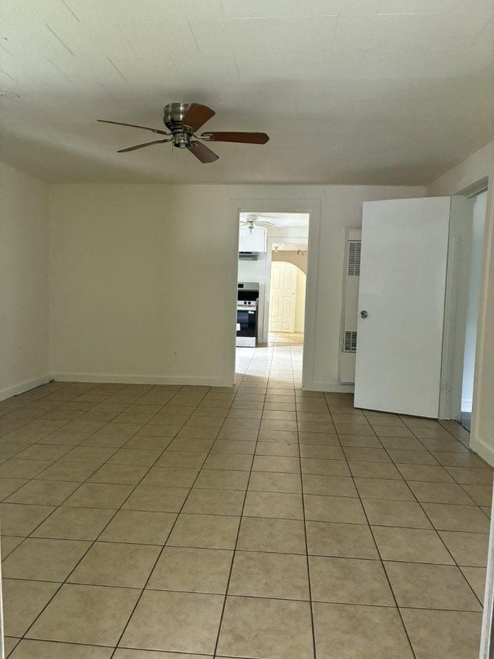 229 University Ave - Photo 3 of 21