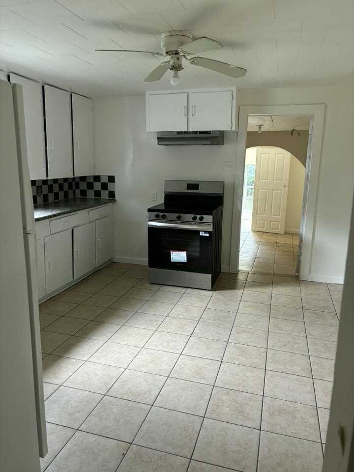 229 University Ave - Photo 5 of 21