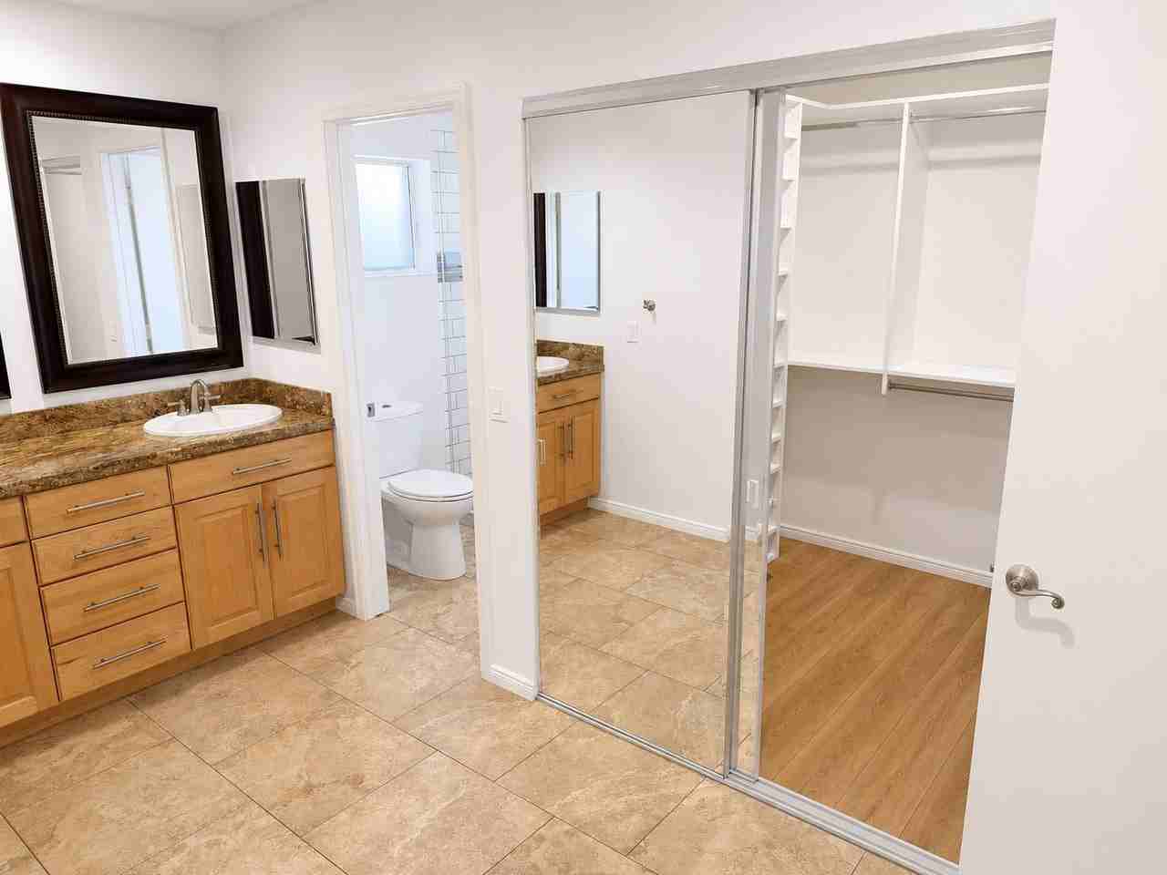 5918 S Clark Dr - Photo 3 of 12
