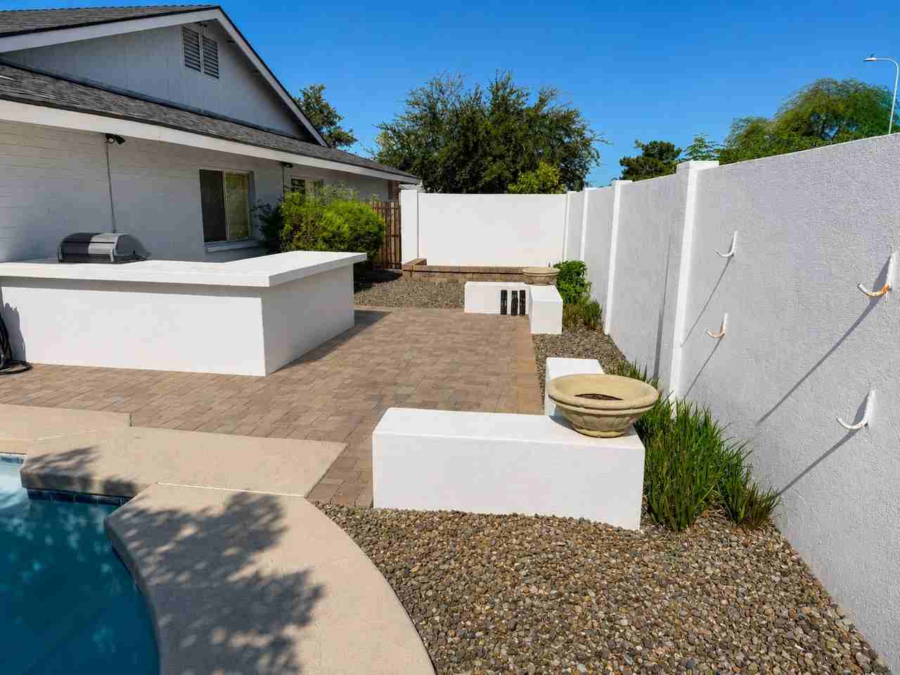 5918 S Clark Dr - Photo 7 of 12