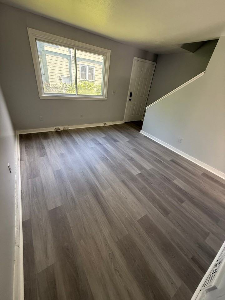 161 Martin St #5 - Photo 3 of 18