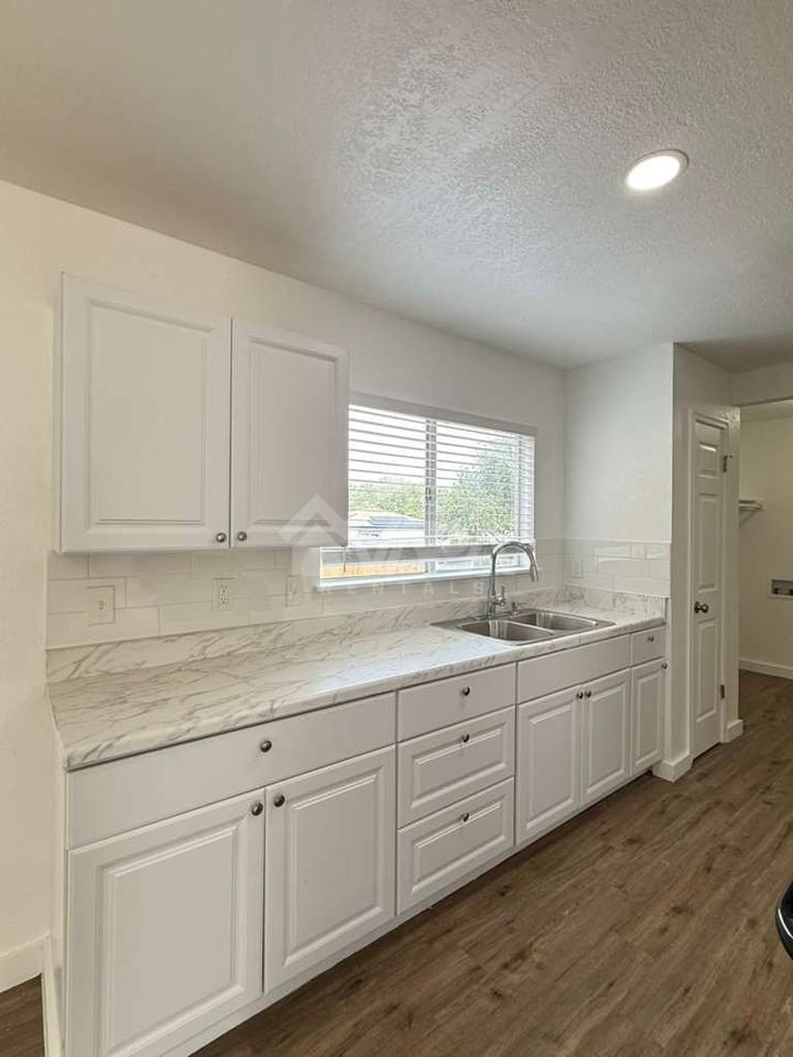 3713 Candlebluff Dr - Photo 5 of 18