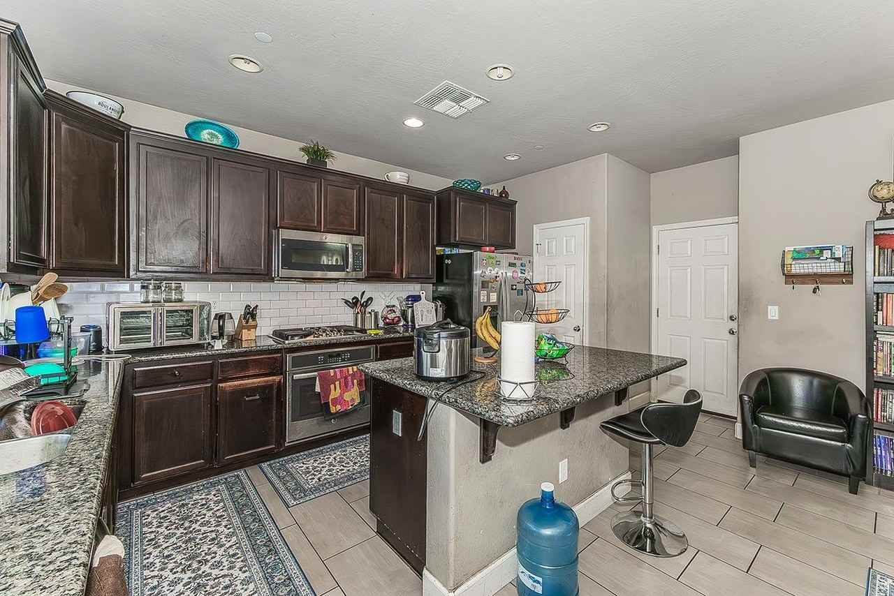 3549 Taylor Ln - Photo 2 of 8