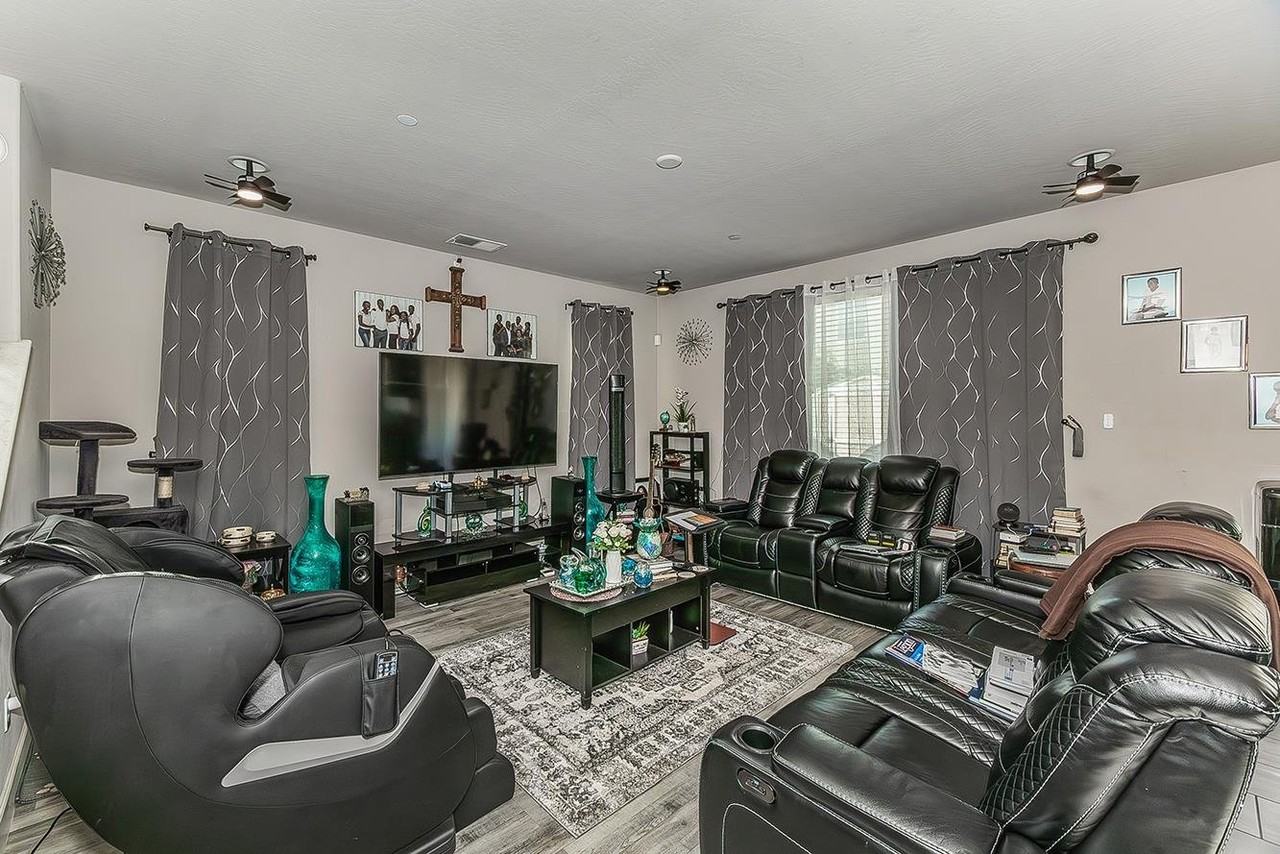 3549 Taylor Ln - Photo 4 of 8