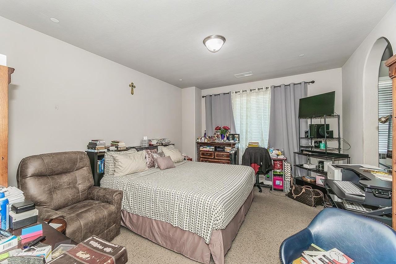 3549 Taylor Ln - Photo 5 of 8