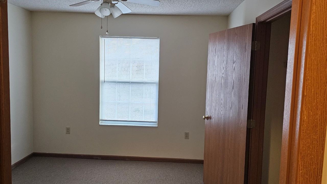 571 Maccorkle Ave #112 - Photo 5 of 18