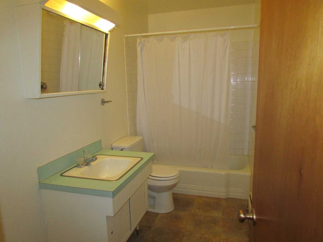 1425 13th St S #8 - Photo 3 of 6