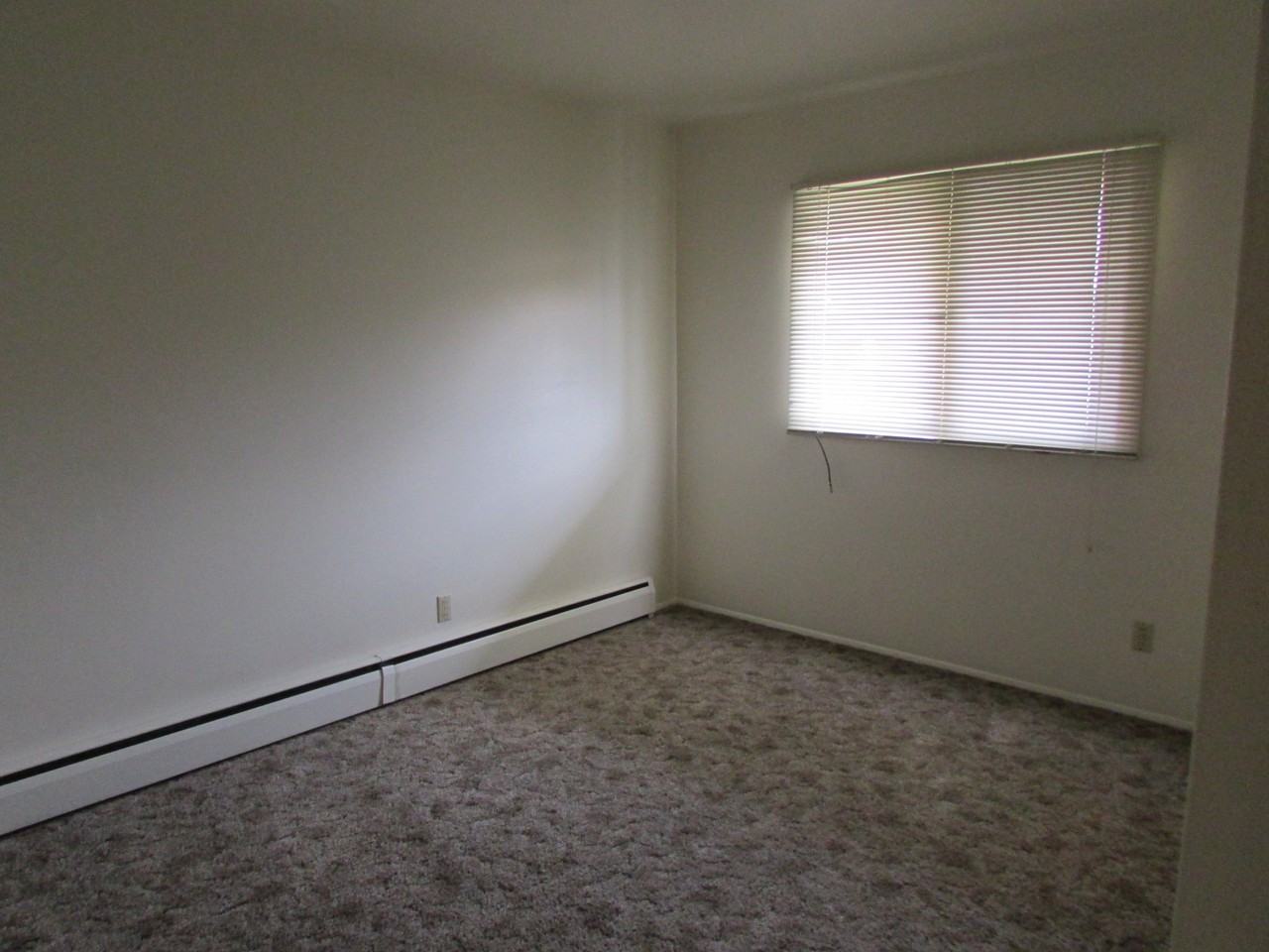 1425 13th St S #8 - Photo 4 of 6