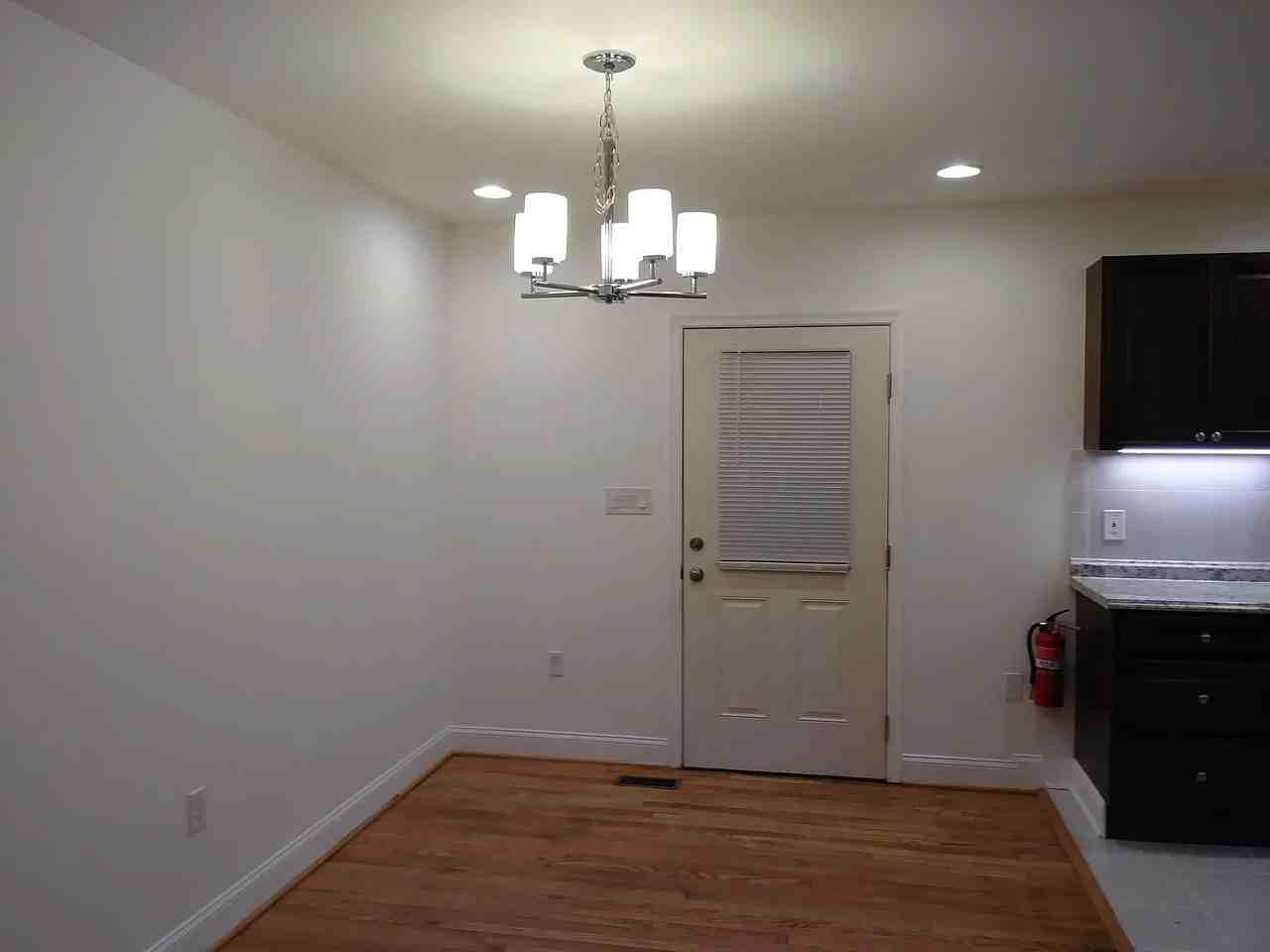 4519 32nd St - Photo 4 of 7