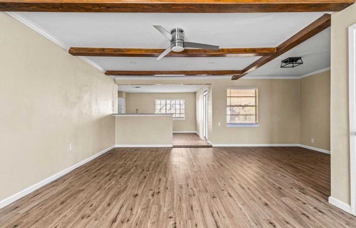 2624 Woodlawn Dr - Photo 4 of 11