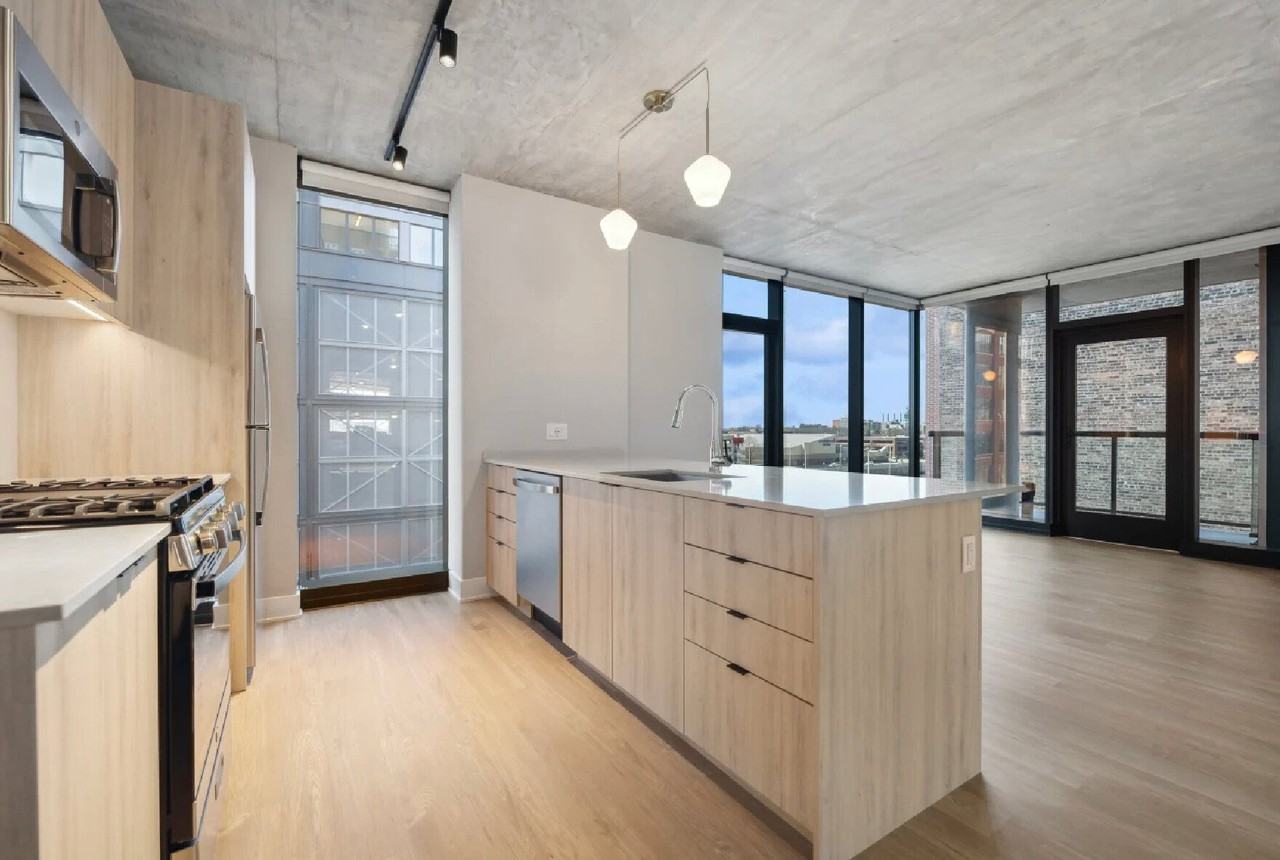 1054 W Van Buren St - Photo 2 of 10