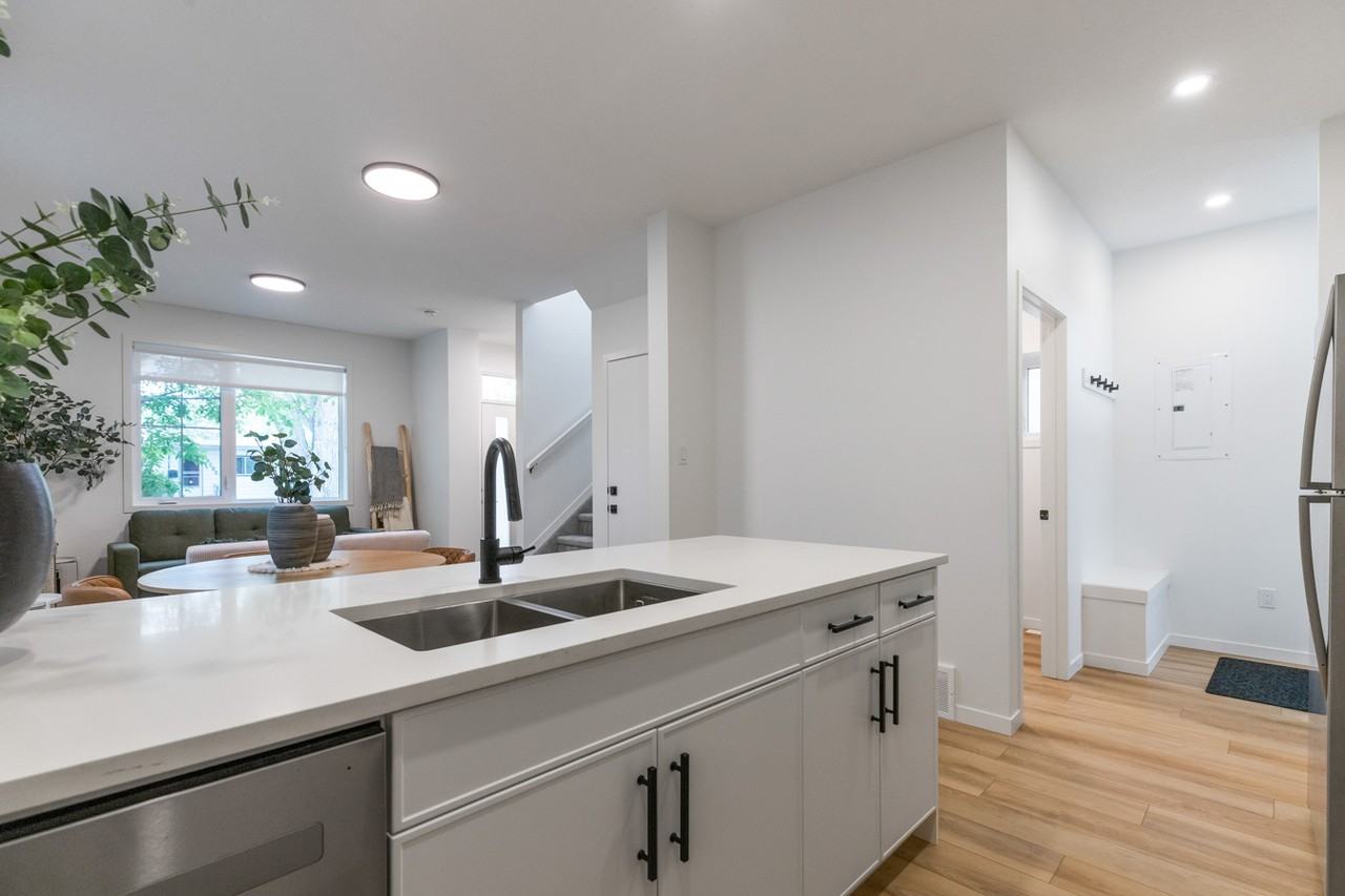 11622 11622 96 Street - 11622 MAIN #11622MAIN - Photo 3 of 36
