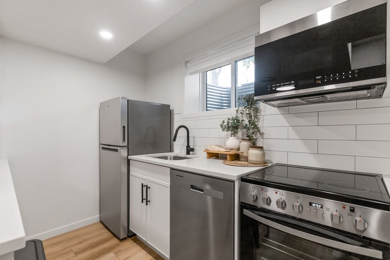 11837 40 St Nw Bsmt #11837BS - Photo 3 of 19