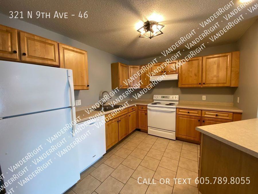 321 N 9th Ave #46 - Photo 3 of 9