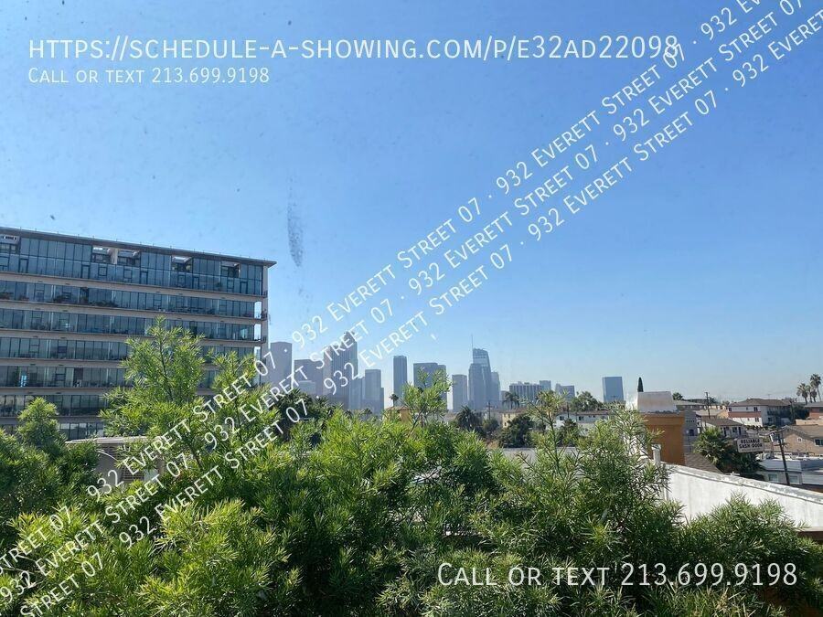 932 Everett St - Photo 2 of 30