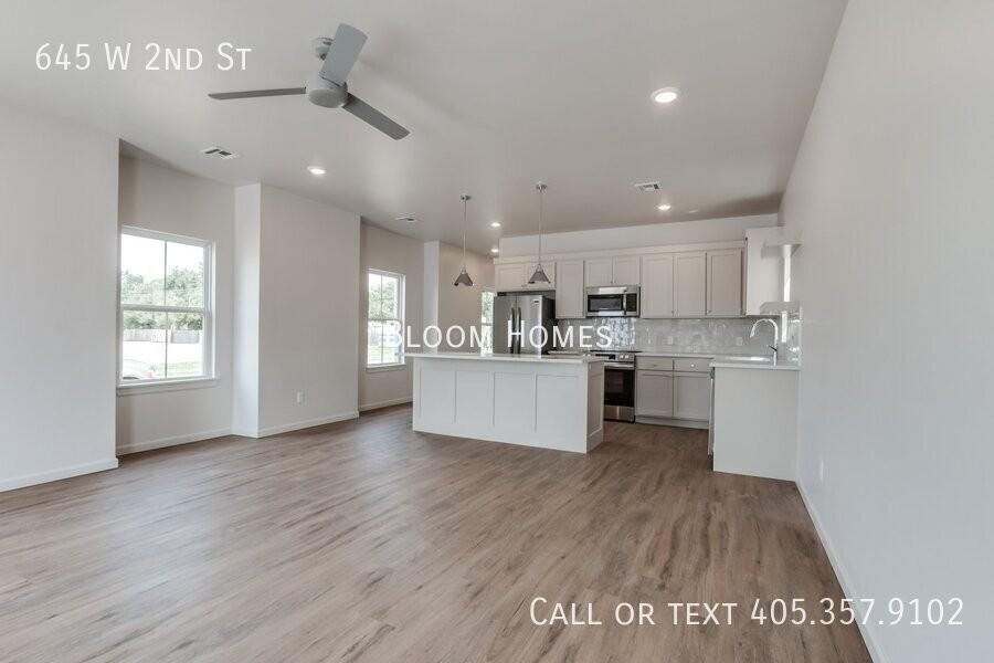 645 W 2nd St - Photo 6 of 28