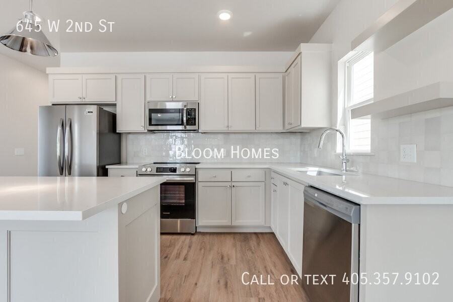 645 W 2nd St - Photo 7 of 28