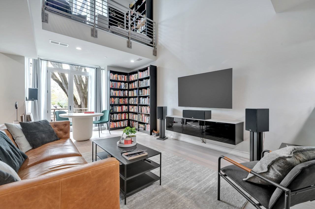 409 17th St Ne #A - Photo 5 of 30