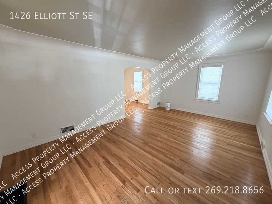 1426 Elliott St Se - Photo 2 of 35