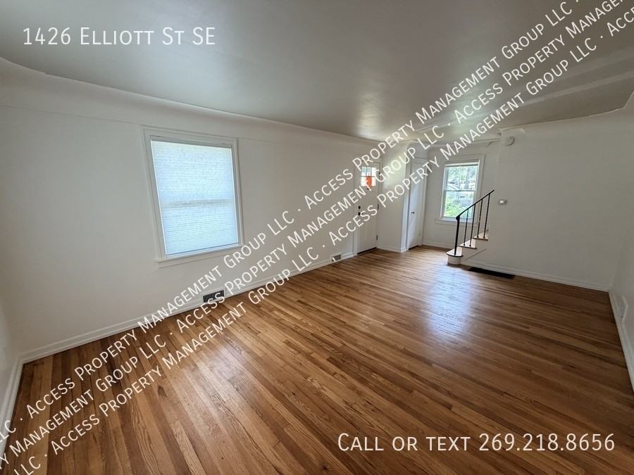 1426 Elliott St Se - Photo 4 of 35