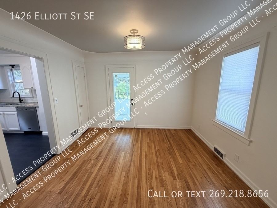 1426 Elliott St Se - Photo 5 of 35