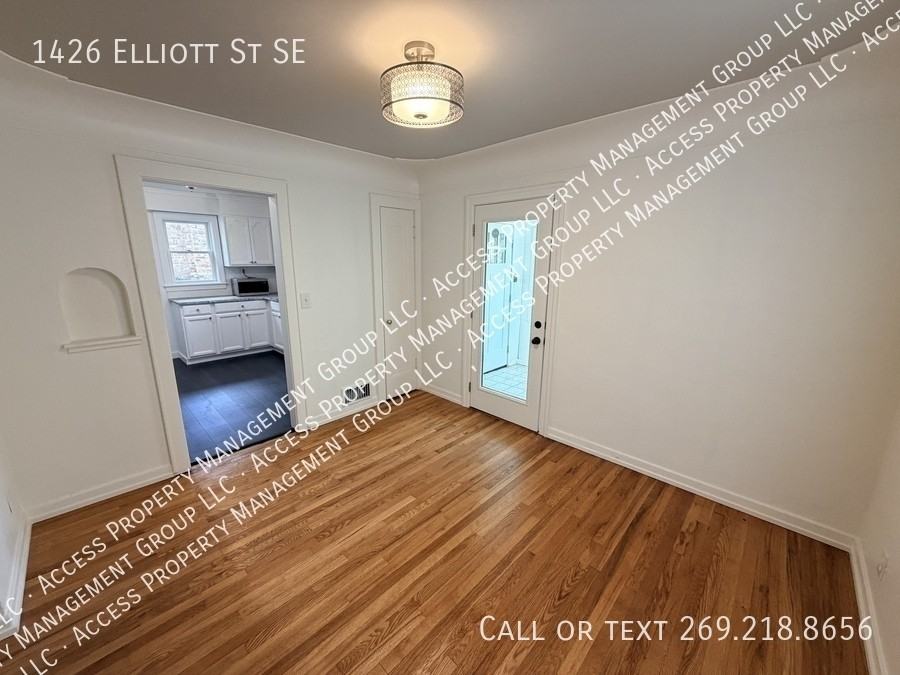 1426 Elliott St Se - Photo 6 of 35