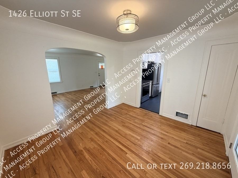 1426 Elliott St Se - Photo 7 of 35