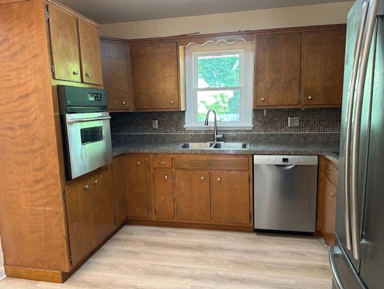 307 Evergreen St - Photo 4 of 21