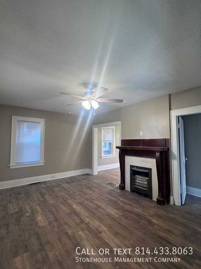 306 Poplar St - Photo 2 of 11