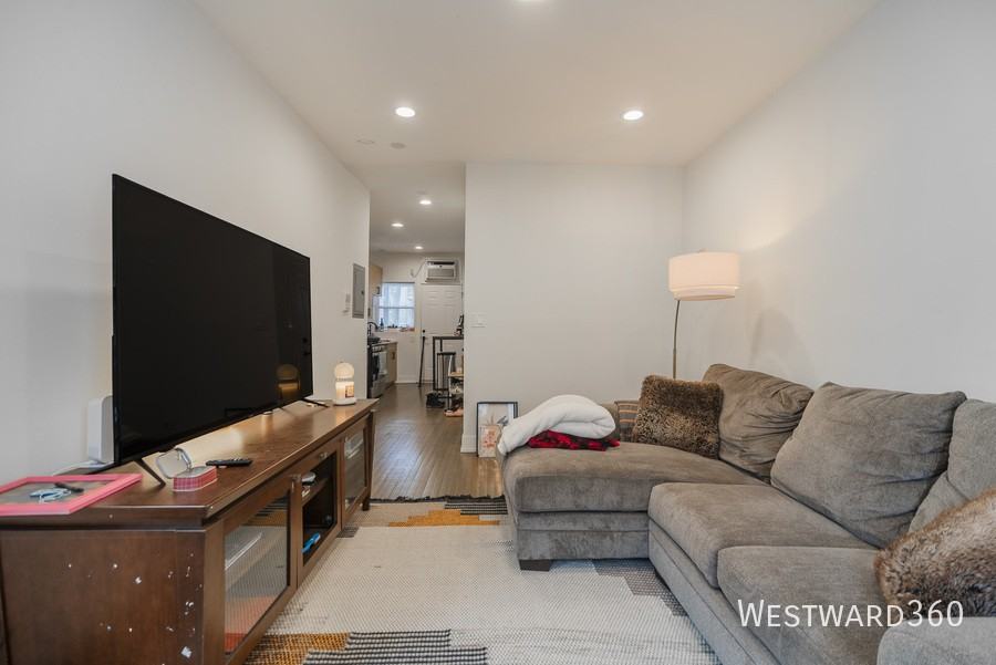 6207 N Glenwood Ave #2 - Photo 3 of 12