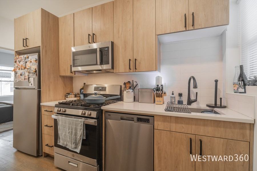 6207 N Glenwood Ave #2 - Photo 4 of 12