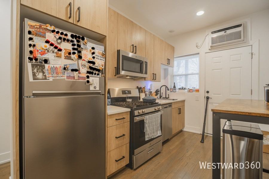 6207 N Glenwood Ave #2 - Photo 5 of 12
