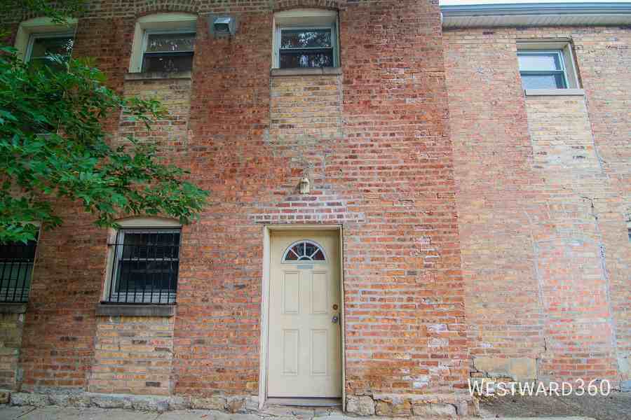 1756 W Crystal St #2R - Photo 2 of 11