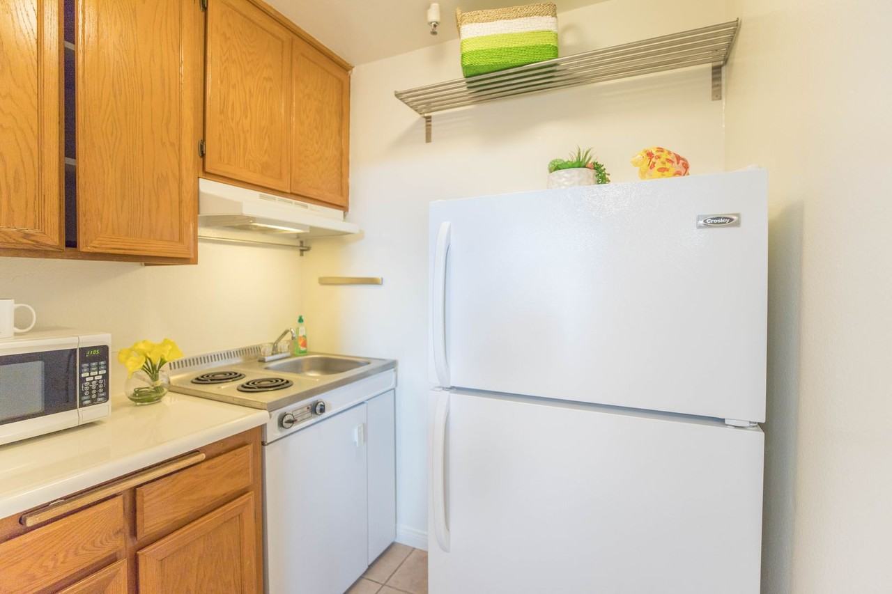 1117 3rd St #4 - Photo 4 of 12