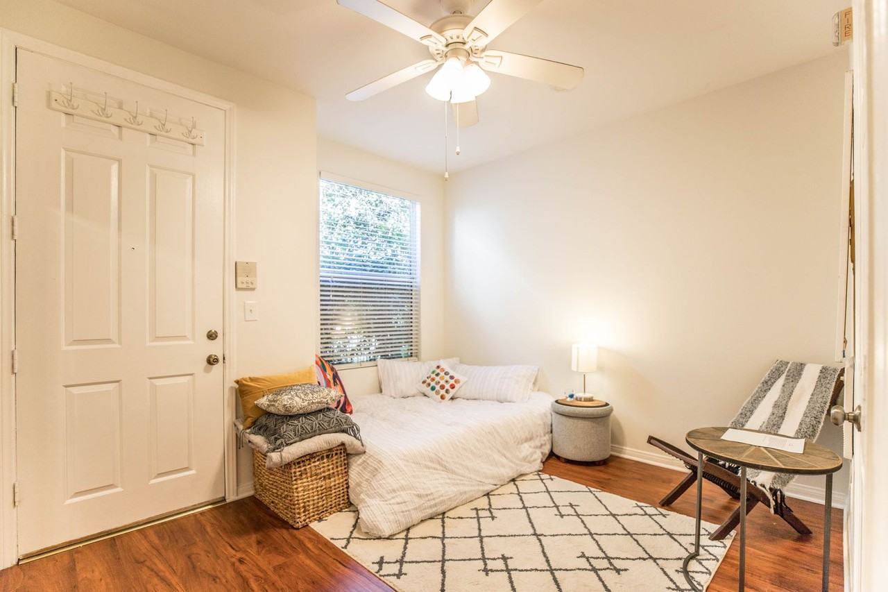 1117 3rd St #4 - Photo 5 of 12
