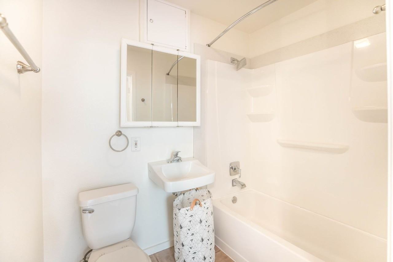 1117 3rd St #4 - Photo 6 of 12