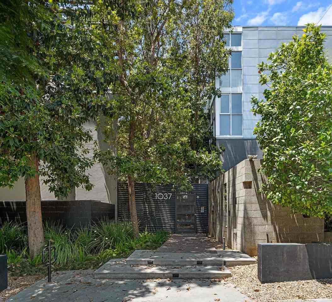 1037 N Laurel Ave #19C - Photo 3 of 50
