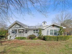 303 N Summit St - Photo 1 of 1