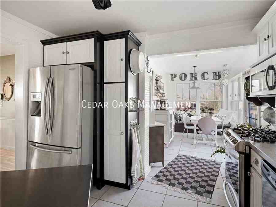 303 N Summit St - Photo 6 of 17