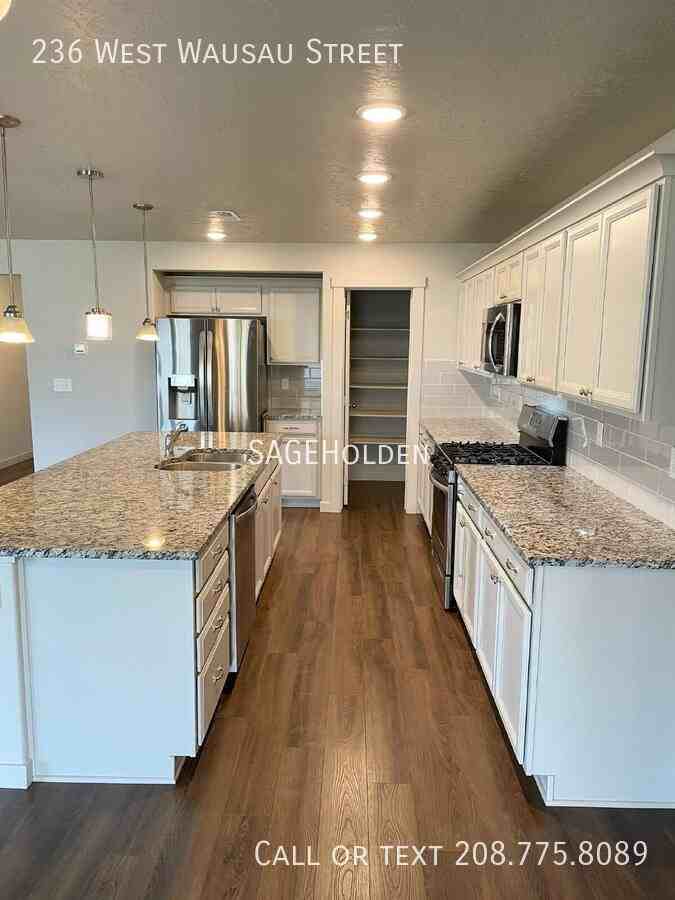 236 W Wausau St - Photo 2 of 34