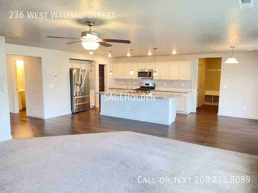 236 W Wausau St - Photo 4 of 34