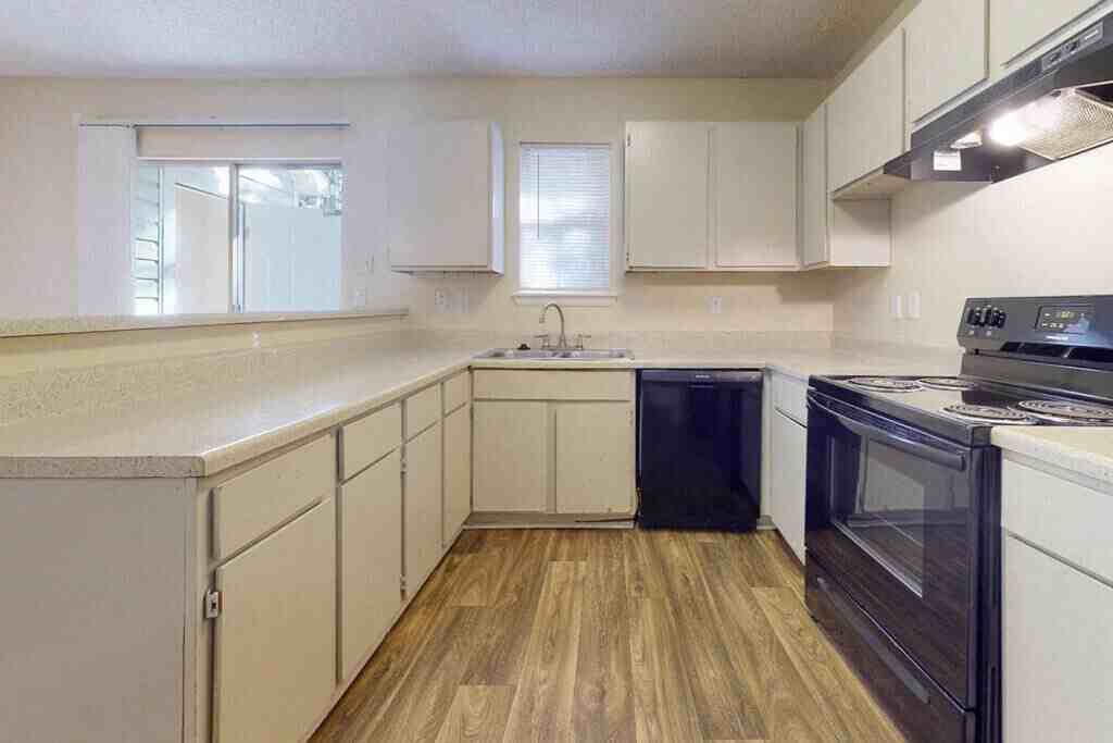 Covington Glen - Photo 3 of 50