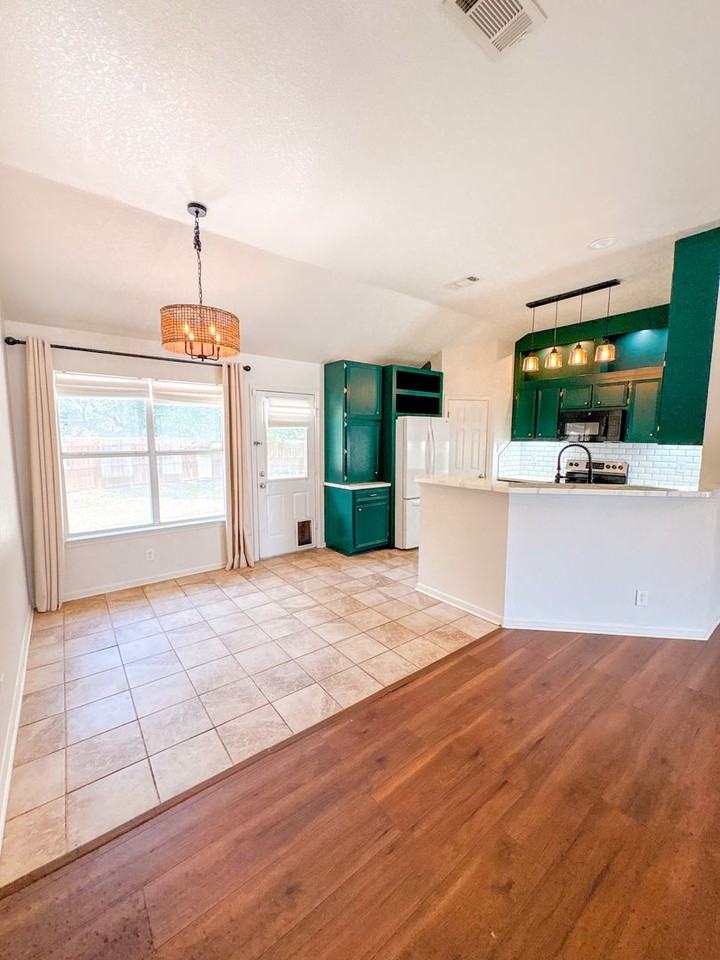 6 Bay Ct - Photo 5 of 24