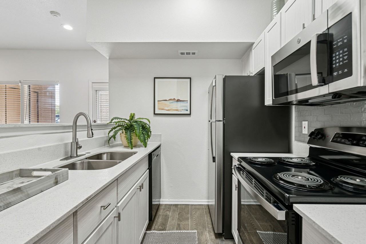 Hidden Ridge Apartments - Photo 2 of 30