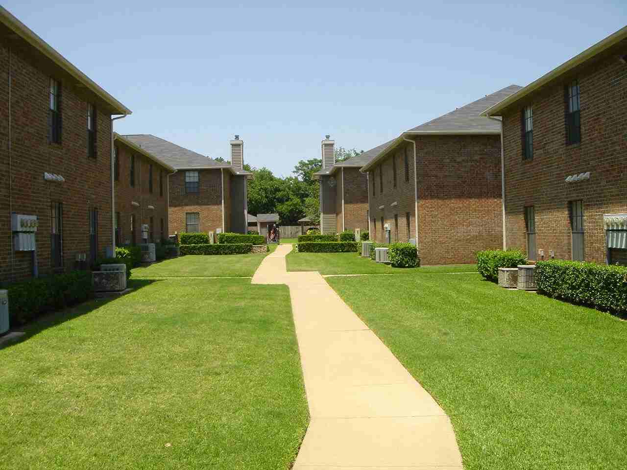 North Hills Place - Photo 2 of 8