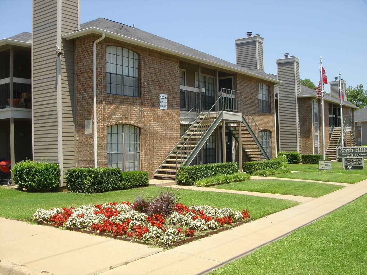 North Hills Place - Photo 3 of 8