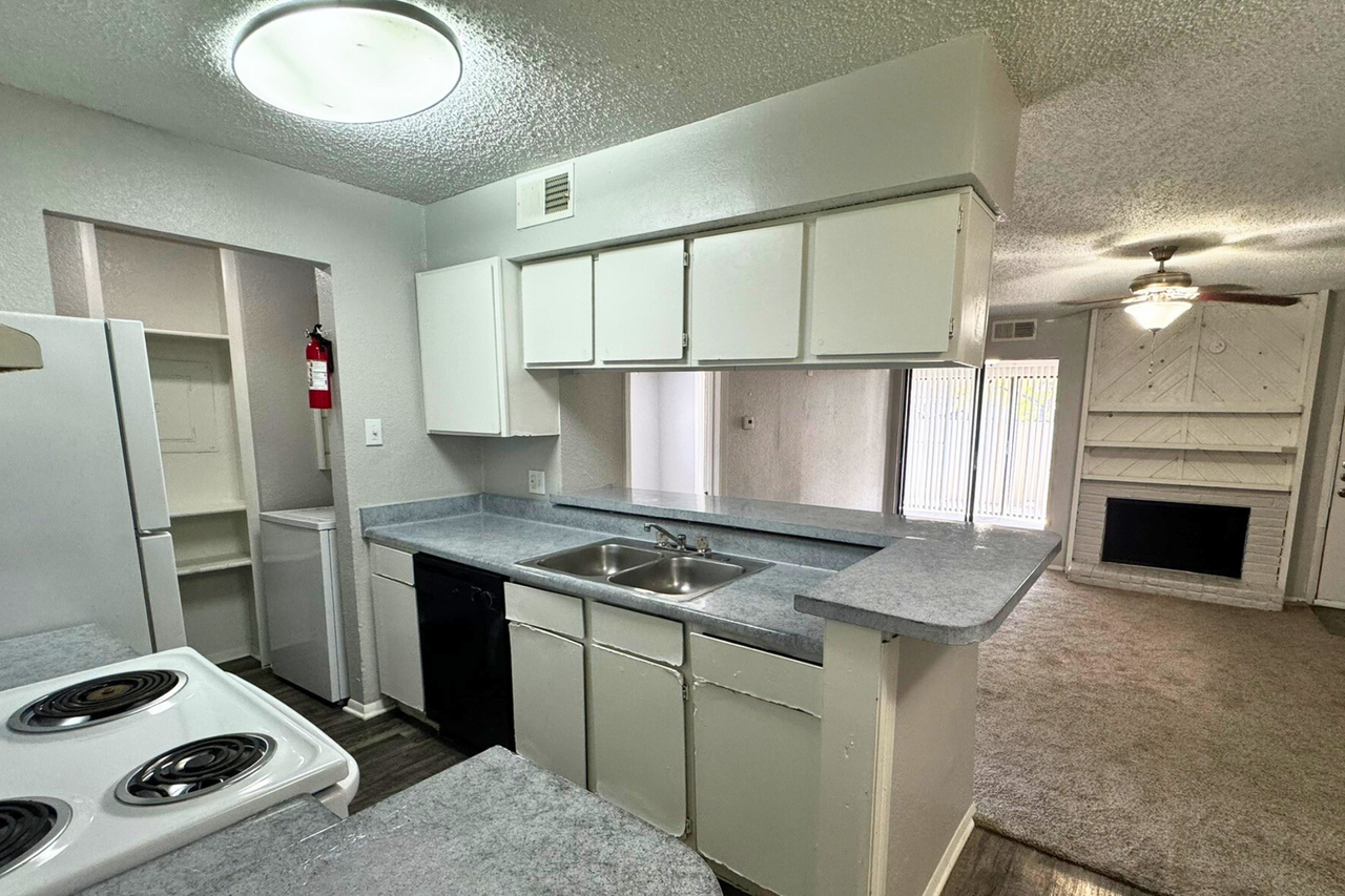 Santa Fe Apartments - Photo 4 of 29