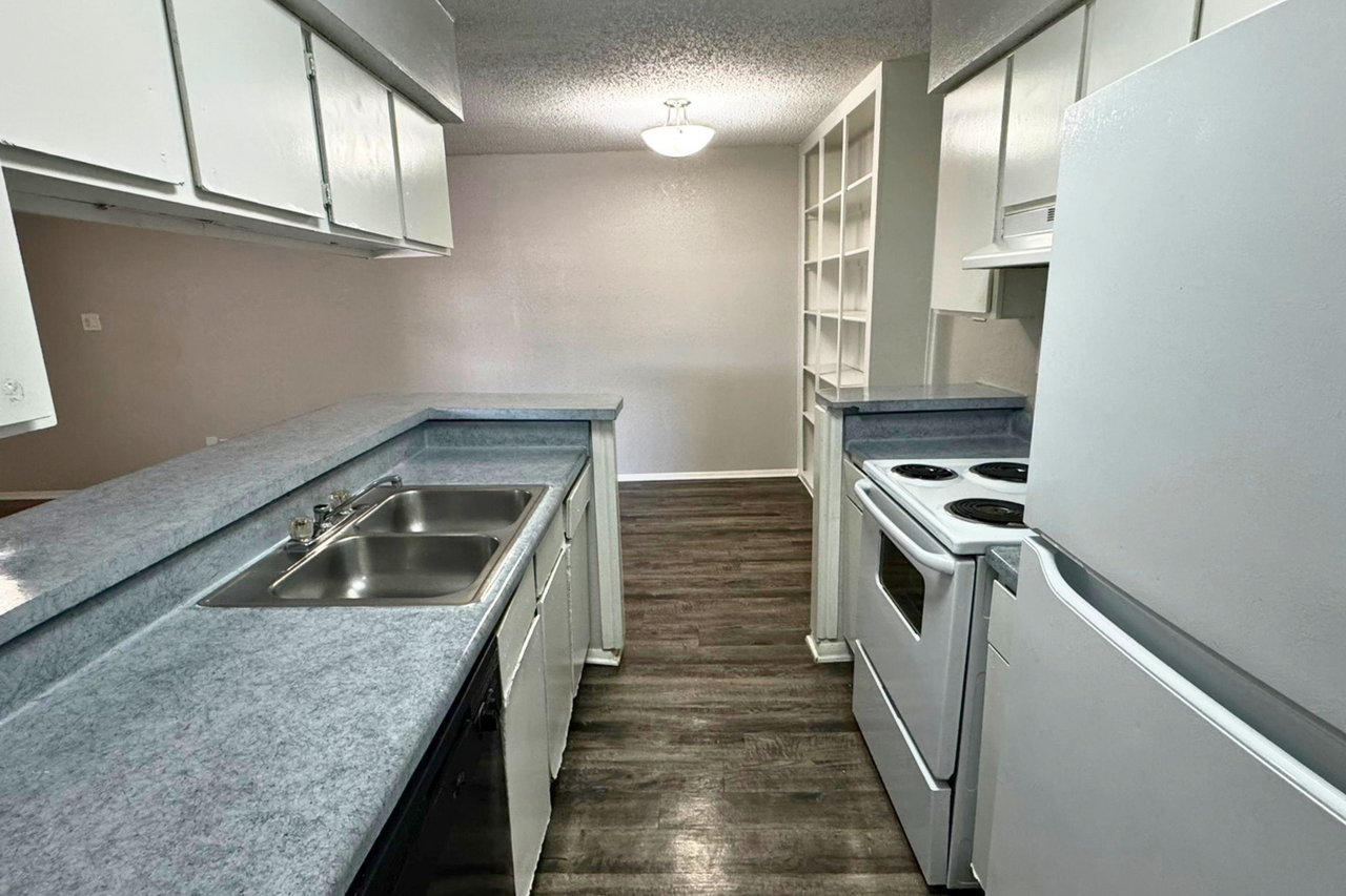 Santa Fe Apartments - Photo 7 of 29