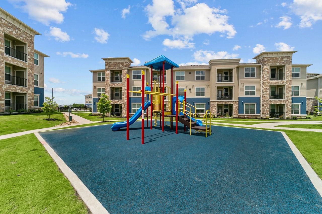 Cross Timbers Apartments - Photo 3 of 40