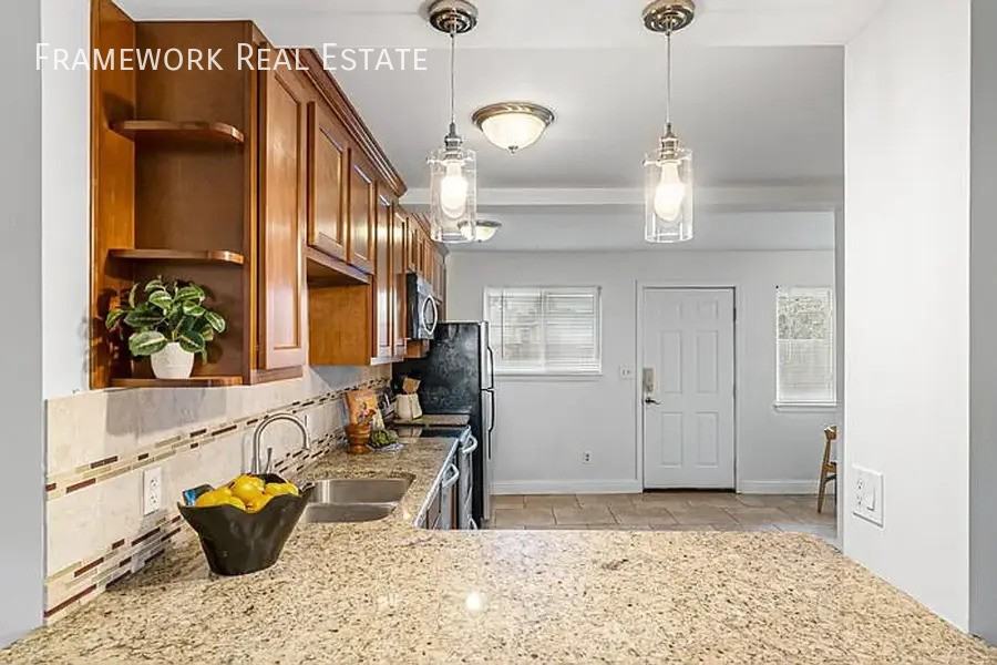 3150 N Fillmore St - Photo 3 of 37